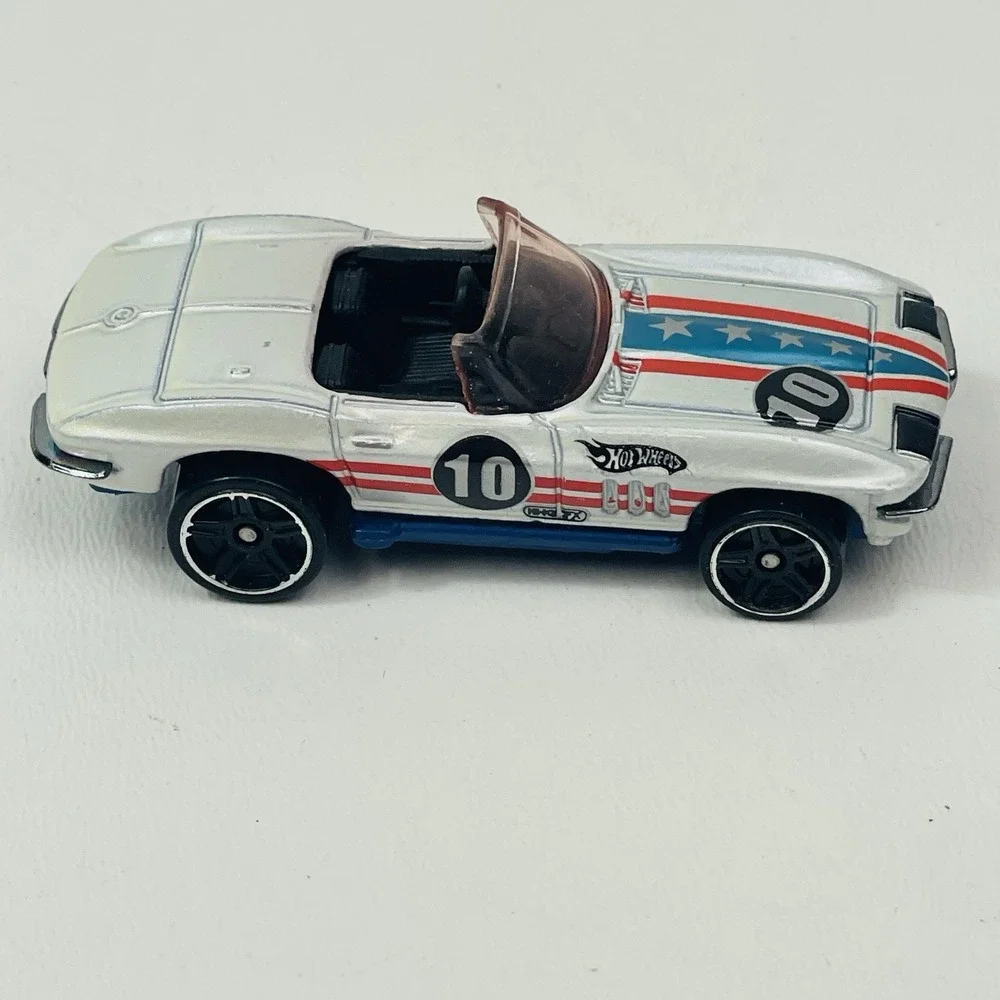 Hot Wheels '65 Chevrolet Corvette White Convertible #10 1:64 Diecast VGUC C136A